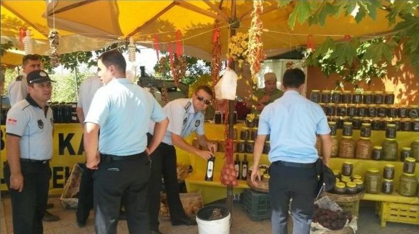 Anayol &Uuml;zerindeki Karadut Satıcılarına Zabıta Operasyonu