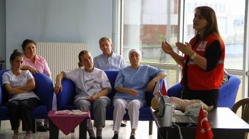 Huzur Evi &Ccedil;alışanlarına İlk Yardım Semineri