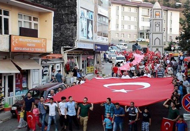 Koyulhisar’da ‘şehitlere Saygı,teröre Lanet’ Yürüyüşü Yapıldı