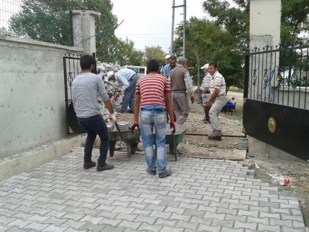 &Ccedil;aylar Cem Evi Etrafı İmece Usulu İle Yapılıyor