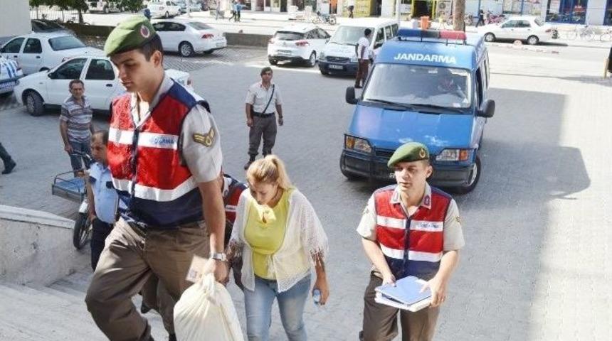 &Uuml;zerinde Esrar Yakalanan Kadın Tutuklandı