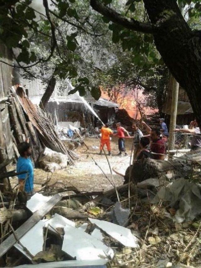 Mudurnu da 5 Ev, 3 Samanlık Yandı 2