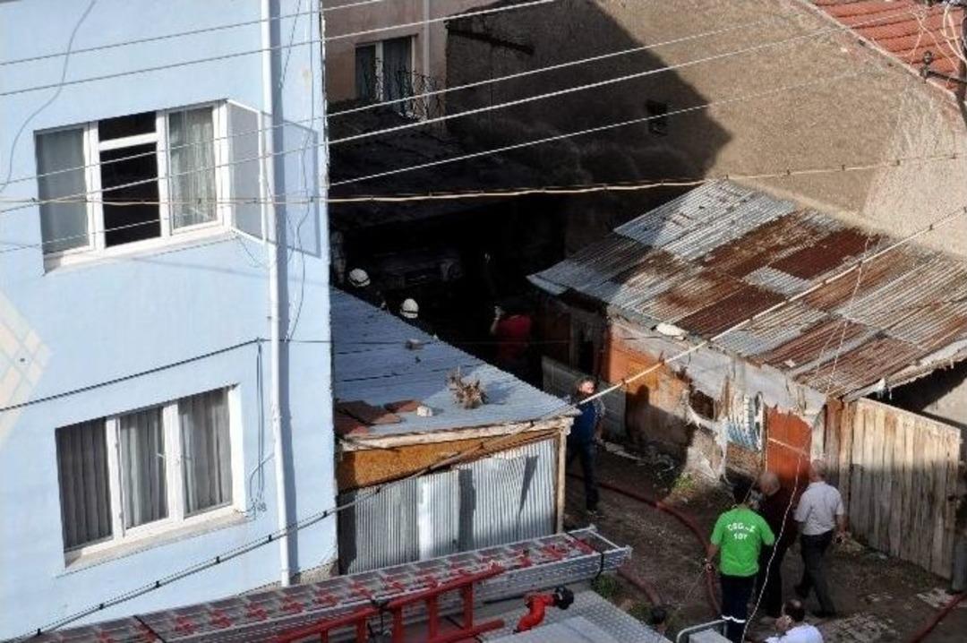Eskişehir&rsquo;de Ara&ccedil; Yangını Ve Esrarengiz Patlama