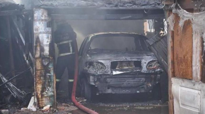 Eskişehir'de Otomobil Garajında Yangın (2)