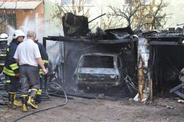 Eskişehir'de Otomobil Garajında Yangın (2)