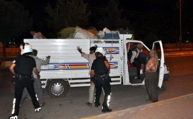 Ter&ouml;rist Taşıdığı Ihbar Edilen Kamyonet Polisi Alarma Ge&ccedil;irdi 1