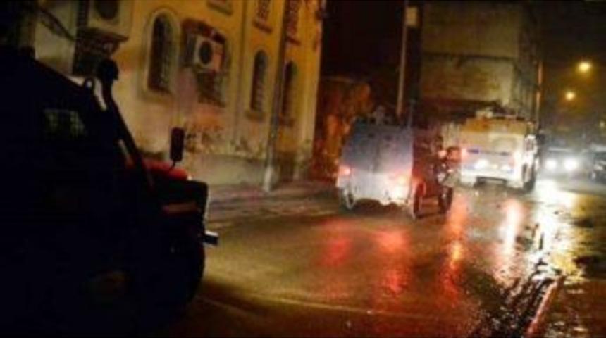 Nusaybin&rsquo;de H&uuml;k&uuml;met Konağına Bombalı Saldırı: 1 Polis Yaralı