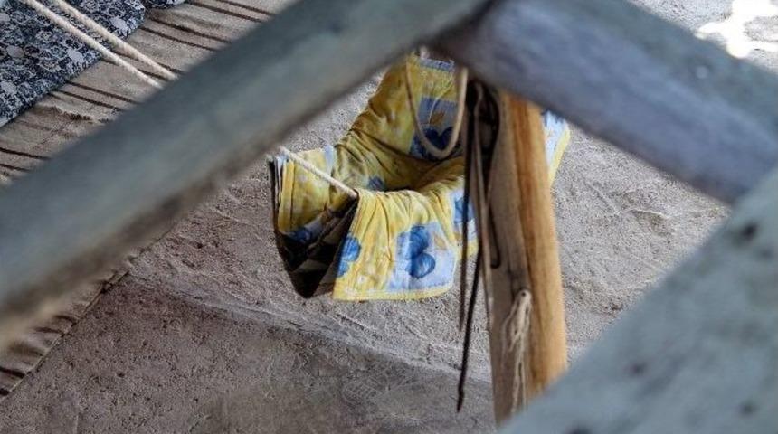 Ağlayan Bebeğini Yere Atarak &Ouml;ld&uuml;rd&uuml;