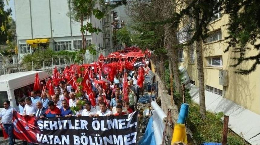 Feke Ter&ouml;re Lanet Yağdırdı