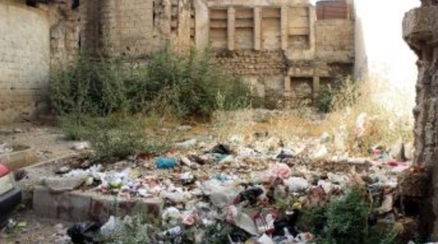 Boş Arsalar &Ccedil;&ouml;pl&uuml;k Haline Geldi