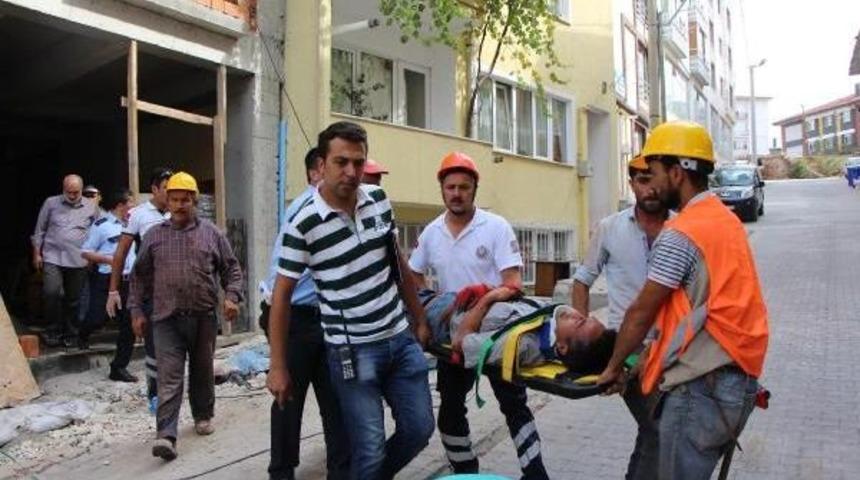 Asans&ouml;r Boşluğuna D&uuml;şen Inşaat Iş&ccedil;isi Yaralandı
