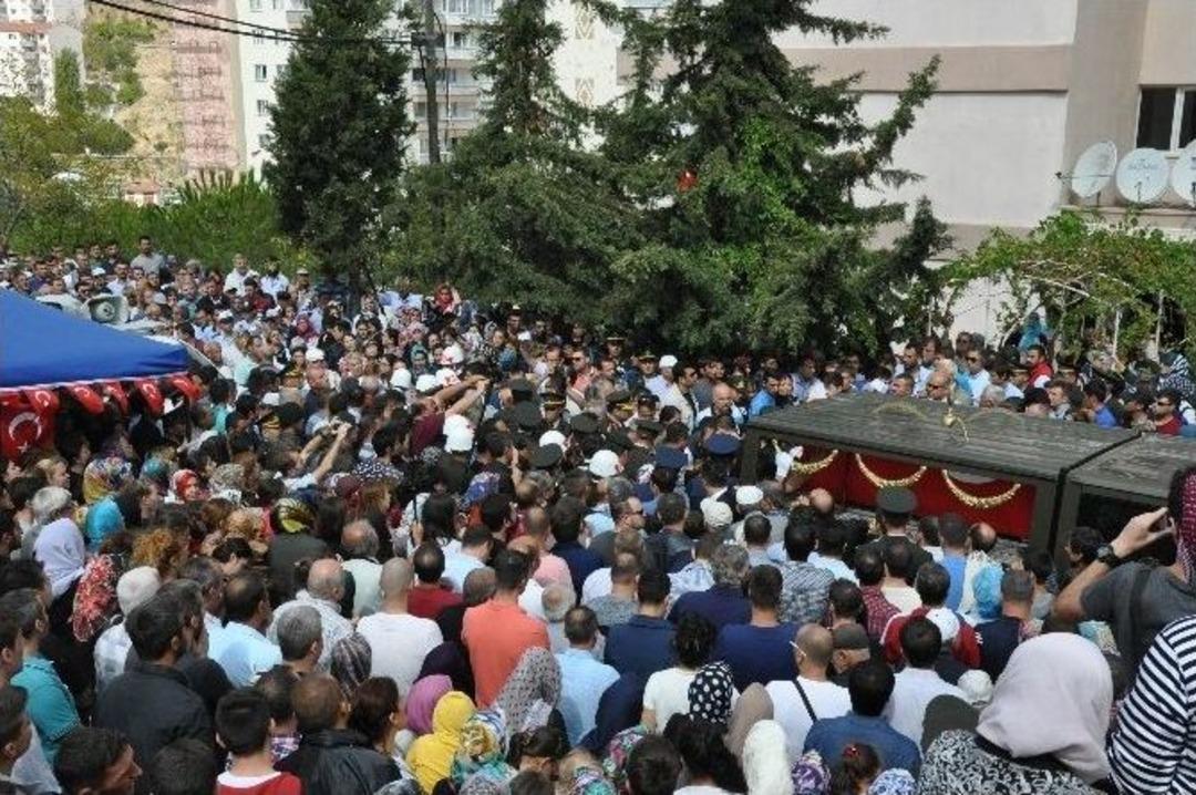 Şehit Astsubay Son Yolculuğuna Uğurlanıyor