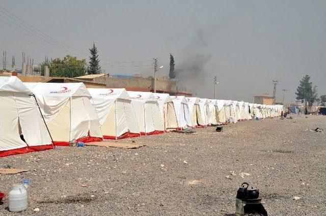 Tır Garajındaki Mülteciler İçin Yeni Çadırlar Kuruldu