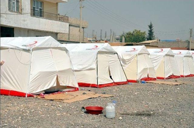 Tır Garajındaki Mülteciler İçin Yeni Çadırlar Kuruldu