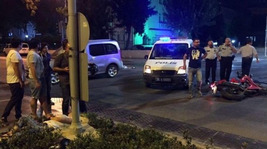 Ters Y&ouml;ne Sapan Polis Aracı Kadın S&uuml;r&uuml;c&uuml;y&uuml; &Ouml;ld&uuml;r&uuml;yordu