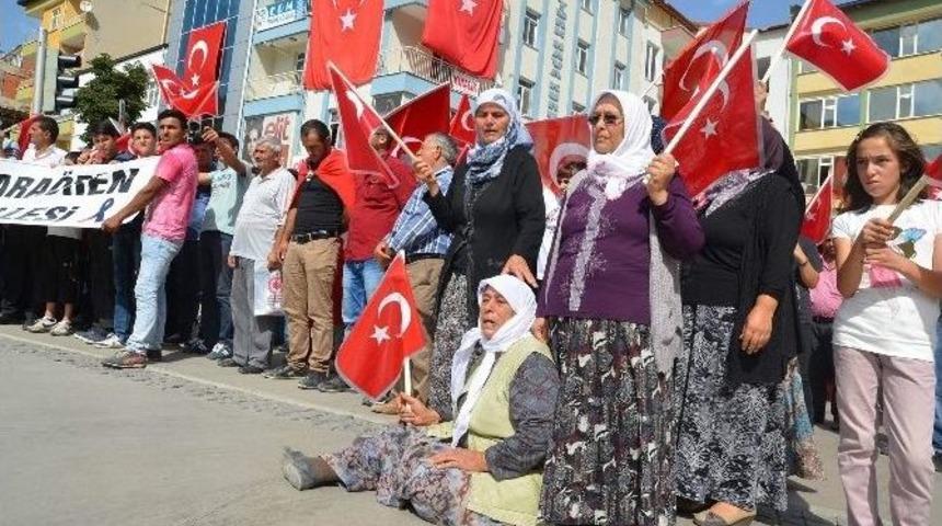 Şehit Annesi Eyleme Katılarak Ter&ouml;r&uuml; Lanetledi