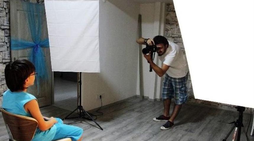 (&ouml;zel Haber) Manisalı Fotoğraf&ccedil;ıdan Şehit Ailelerine Vefa