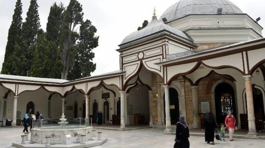 (&ouml;zel Haber) K&uuml;ndekari Ustaları Emir Sultan T&uuml;rbesi&rsquo;ne Yeniden Hayat Verdi