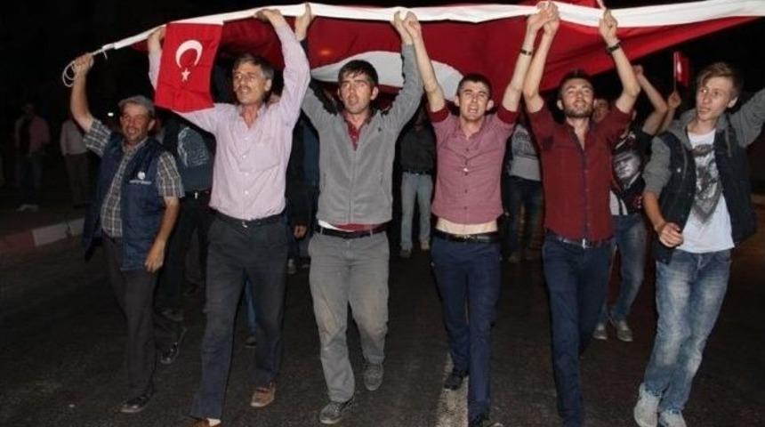 İhsaniye Ter&ouml;re Karşı Tek Y&uuml;rek Oldu