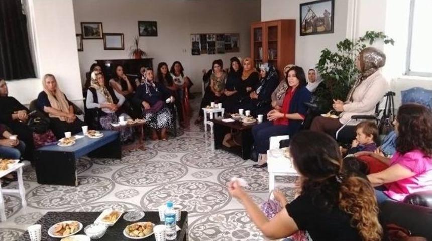 Varto&rsquo;da Savuşka Kadın Merkezi&rsquo;nde Sohbet Toplantısı