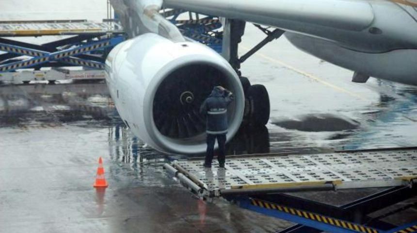 Hava Trafiğine Yağmur Ve Cb Bulut Engeli