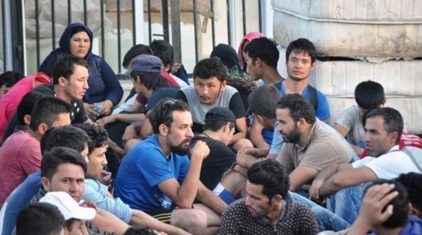 &Ccedil;anakkale&rsquo;de 330 Ka&ccedil;ak Ve 14 Organizat&ouml;r Yakalandı