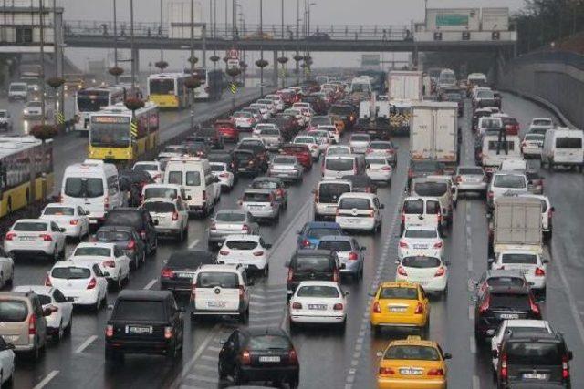 İstanbul'da Yağmur Sonrası Trafik Felç Oldu....