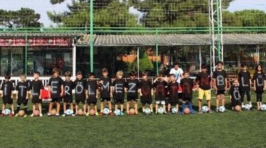 Minik Futbolcular&rsquo;dan Ter&ouml;re Tepki