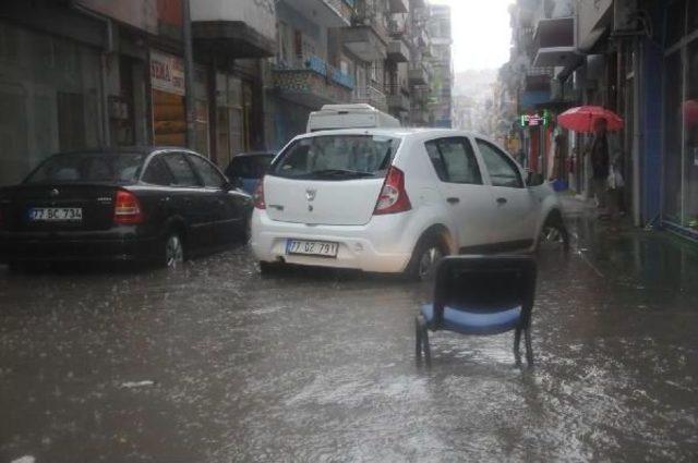 Yalova'da Şiddetli Yağış Su Baskınlarına Neden Oldu