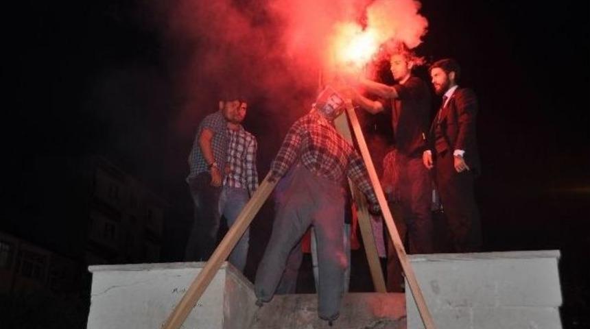 Sivas&rsquo;ta Alperen Ocakları, &Ouml;calan Maketini Yaktı