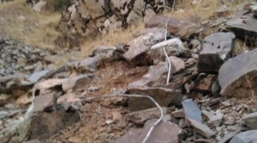 Hakkari-&Ccedil;ukurca Karayolunda Iki Ayrı Patlama