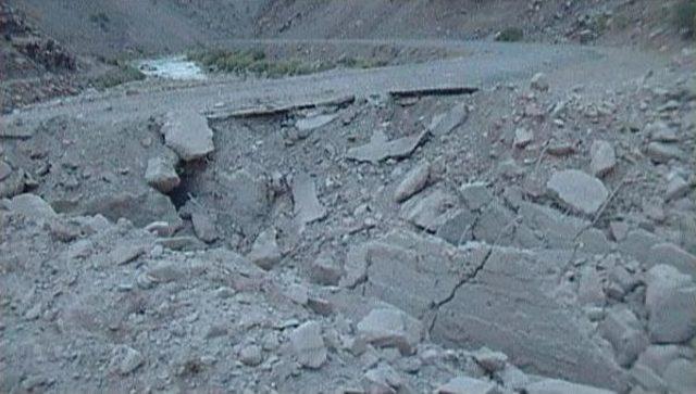 Hakkari-Çukurca Karayolunda Iki Ayrı Patlama