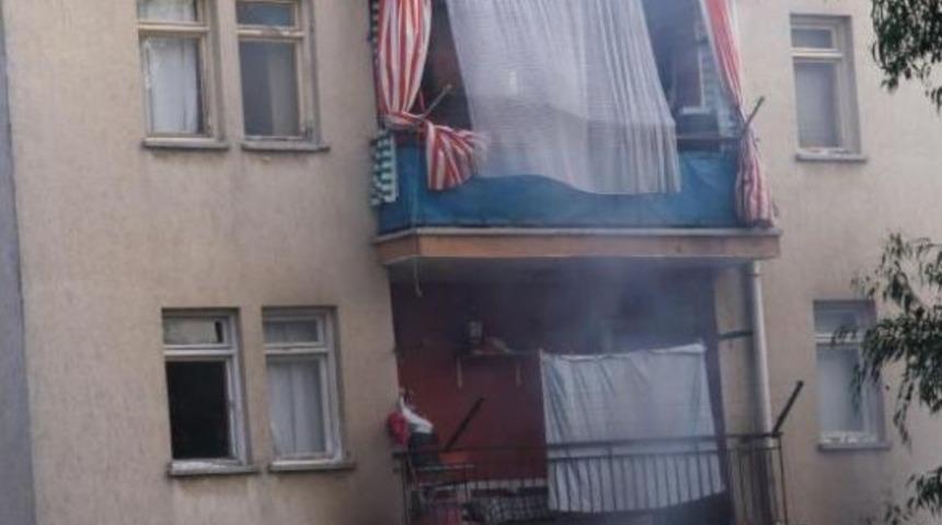 Polis Lojmanında &Ccedil;ıkan Yangın Korkuttu