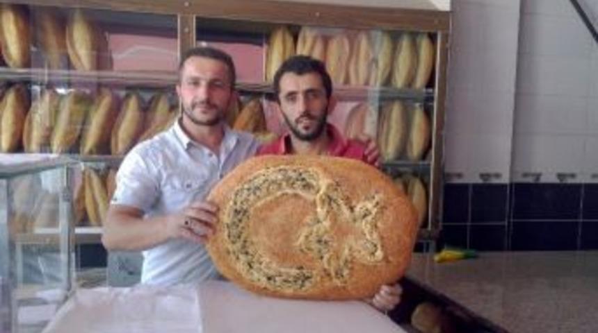 G&uuml;m&uuml;şhaneli Fırıncılar Ay Yıldızı Ekmeğe İşledi