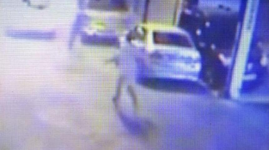 Kadın Turiste Cinsel Tacizde Bulunan Darp Eden 2 Ş&uuml;pheliden 1'i Yakalandı