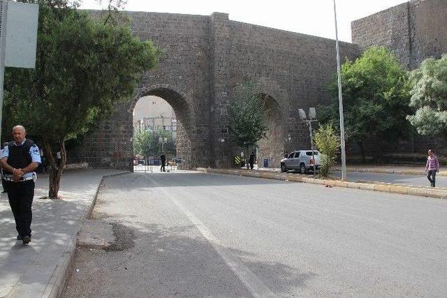 Sokağa Çıkma Yasağının Olduğu Sur İlçesinde Güvenlik Önlemleri Artırıldı 1