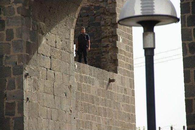 Sokağa Çıkma Yasağının Olduğu Sur İlçesinde Güvenlik Önlemleri Artırıldı 2