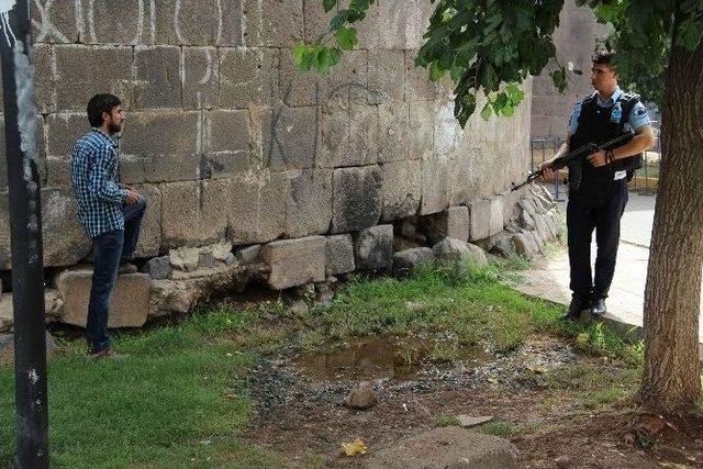 Sokağa Çıkma Yasağının Olduğu Sur İlçesinde Güvenlik Önlemleri Artırıldı 3