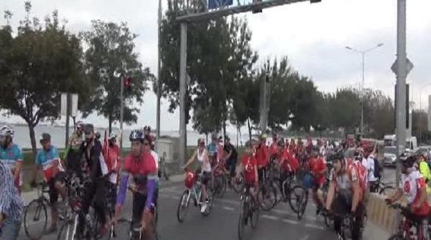 Ter&ouml;r&uuml; Protesto I&ccedil;in Pedal &Ccedil;evirdiler
