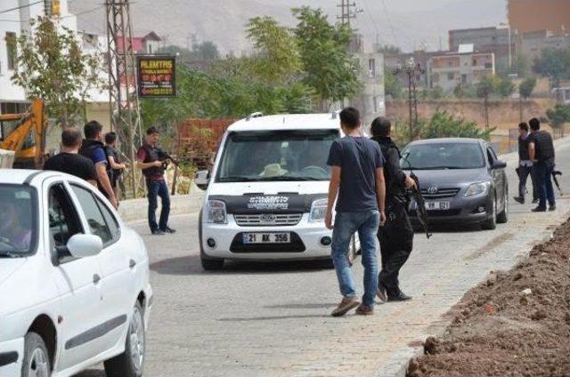 Pkk, Silvan'da Hendek Kapatan Polise Roketatarla Saldırdı: 1 Şehit (3)