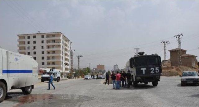 Pkk, Silvan'da Hendek Kapatan Polise Roketatarla Saldırdı: 1 Şehit (3)