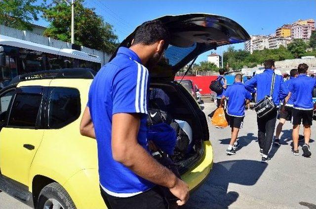 Otobüsleri Arıza Yapınca Stada Taksilerle Geldiler