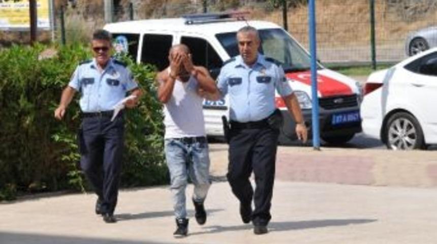İsve&ccedil;li Turistin C&uuml;zdanını &Ccedil;alan Zanlı Yakalandı