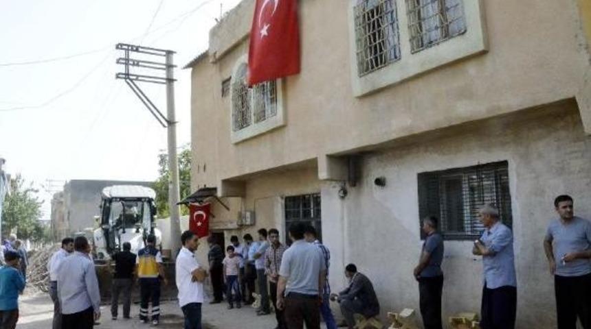 Şehit Polisin Siverek'teki Evine Ateş D&uuml;şt&uuml;