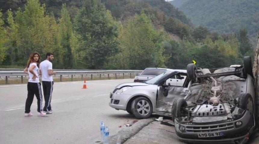 Mezitler'de Kaza: 4 Yaralı