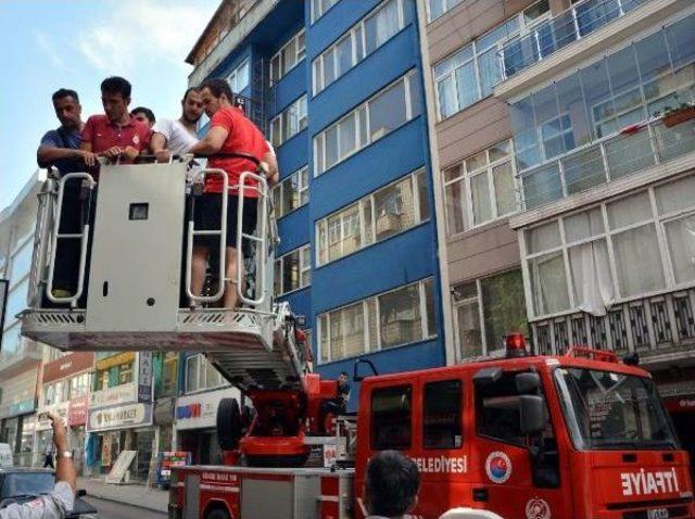 Karabük'te Iş Hanında Çıkan Yangın Korkuttu