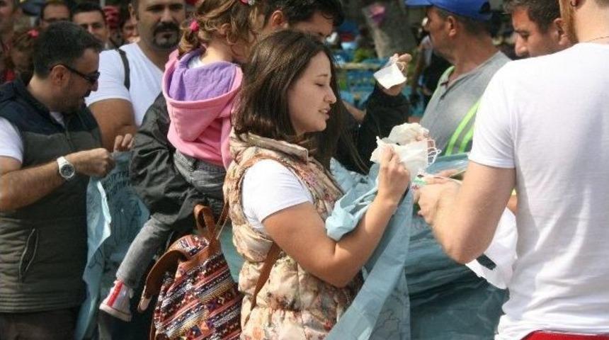 &Ccedil;evre Bilinci İ&ccedil;in G&ouml;lyazı&rsquo;daki &Ccedil;&ouml;pleri Temizlediler