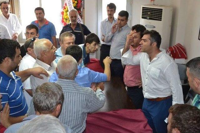 Chp’de Yumruklar Tekmeler Konuştu