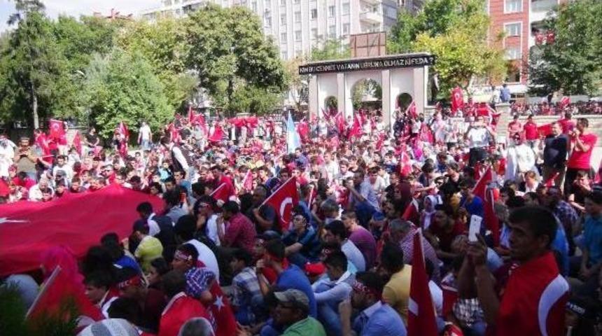 Konya'da 3 Bin Kişi Ter&ouml;r&uuml; Protesto Etti
