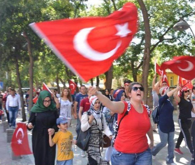 Konya da 3 Bin Kişi Ter&ouml;r&uuml; Protesto Etti 3